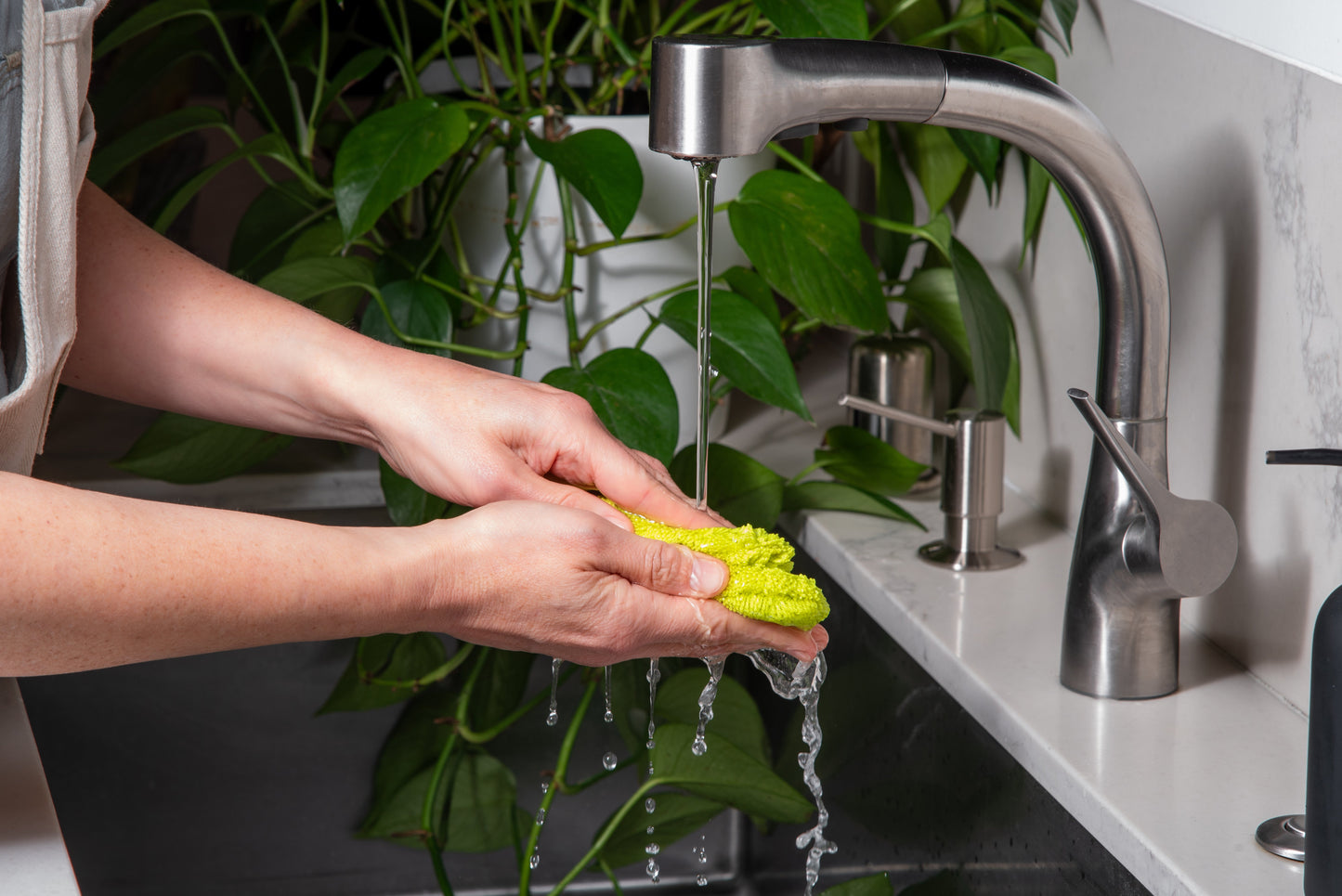 Wholesale Partner: Goha - Leaf Sweep™ Shine & Pest Applicator Cover Refills - 2 Pairs